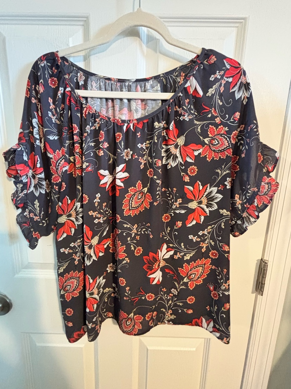 😍LOFT women’s blouse Size XL